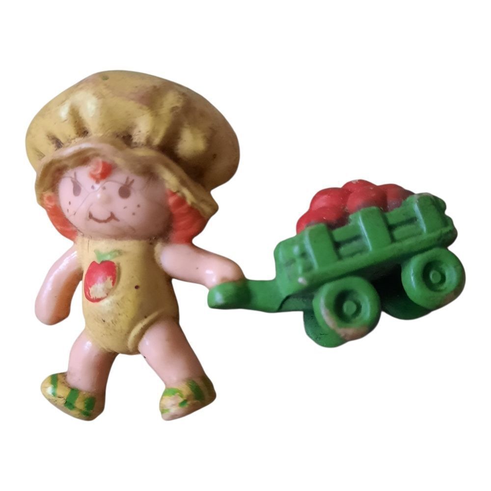 1982 Strawberry Shortcake Apple Dumplin & Fruit Cart 2" Miniature PVC Figure